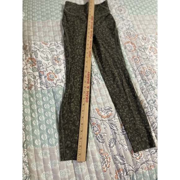 Lululemon Base Pace‎ High Rise Running Tight Green Camo Women's Size 2 Leggings - Picture 4 of 11